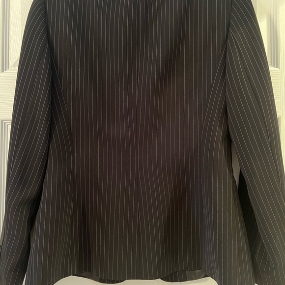 Tahari ASL BLACK & white pin stripe classic 3 button blazer SIZE 4 EUC - Picture 2 of 11